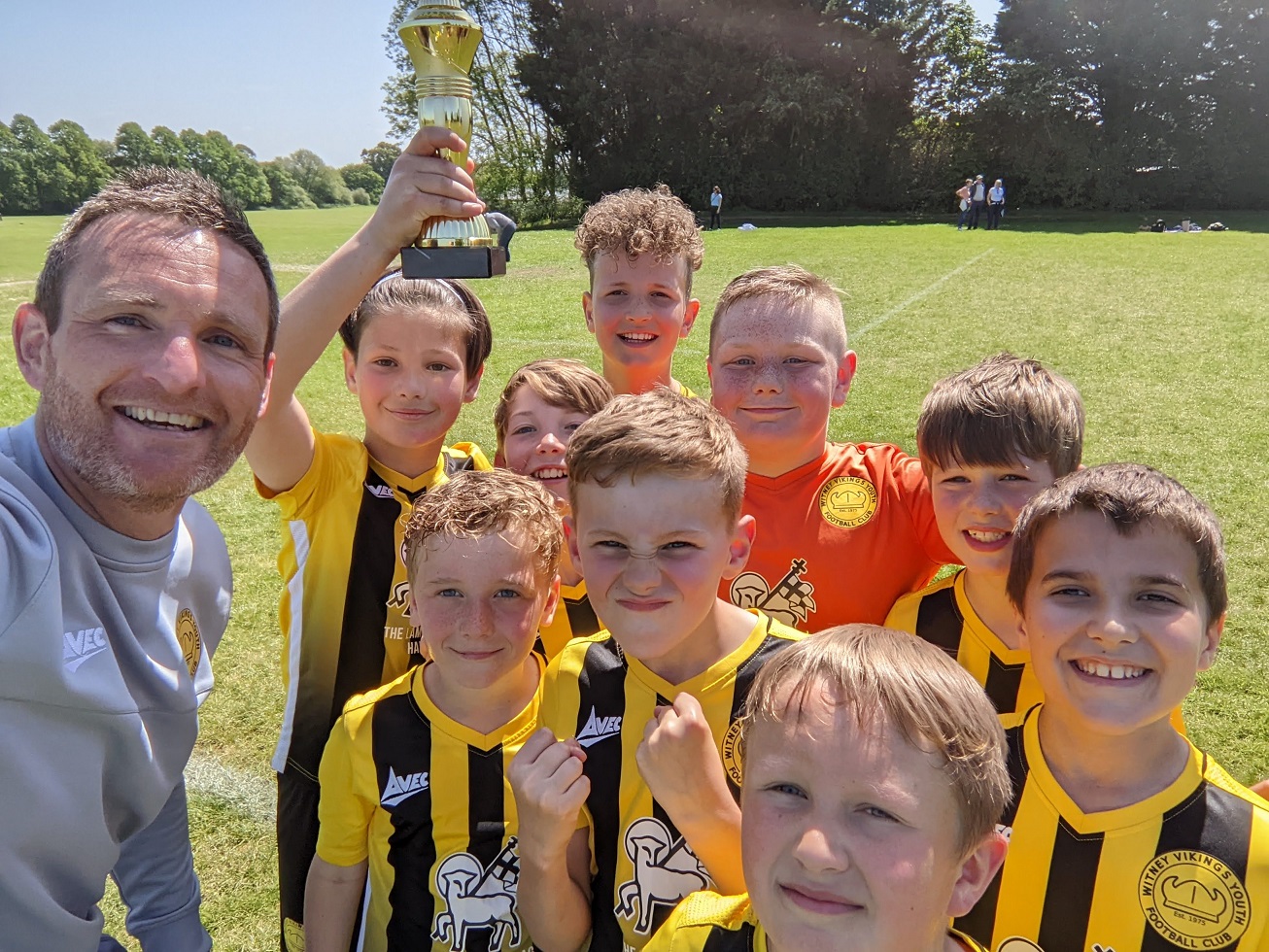 under-10-warriors-oyfl-league-d-trophy-winners-witney-vikings